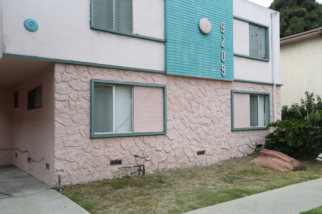 9209 National Blvd in Los Angeles, CA - Foto de edificio - Building Photo