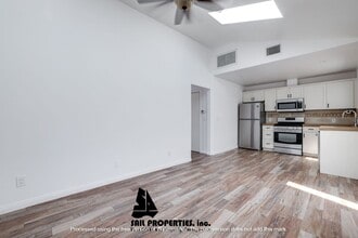 402 Indianapolis Ave in Huntington Beach, CA - Building Photo - Building Photo