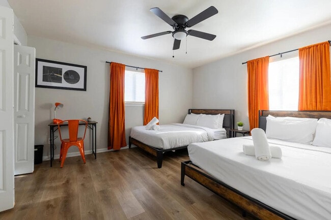 6302 Manor Rd in Austin, TX - Building Photo - Building Photo