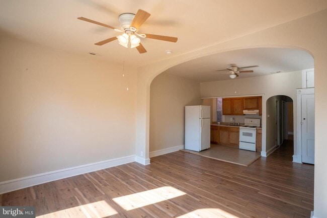 210 S 60th St-Unit -3RD FL in Philadelphia, PA - Building Photo - Building Photo