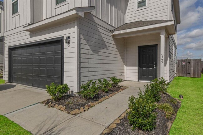 5727 Finely Run St in Spring, TX - Foto de edificio - Building Photo