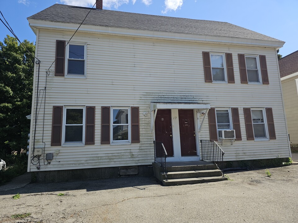 17 Mousam St, Unit 17B Mousam St. in Sanford, ME - Building Photo