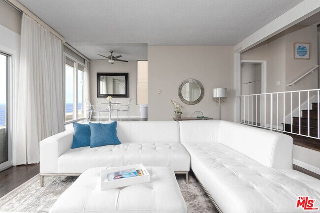 18065 Coastline Dr in Malibu, CA - Foto de edificio - Building Photo