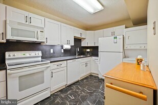 15101 Interlachen Dr in Silver Spring, MD - Building Photo