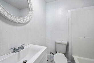 2526 Campbell St in Houston, TX - Building Photo - Building Photo