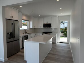 2065 Edinburg Ave in Encinitas, CA - Building Photo - Building Photo
