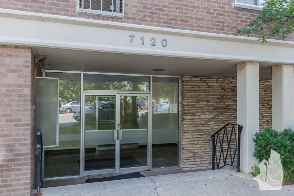 7120 N Sheridan Rd in Chicago, IL - Building Photo