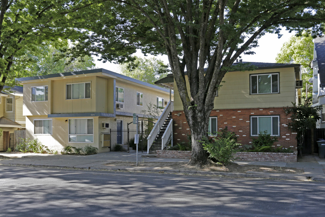 P Street Apartments in Sacramento, CA - Building Photo