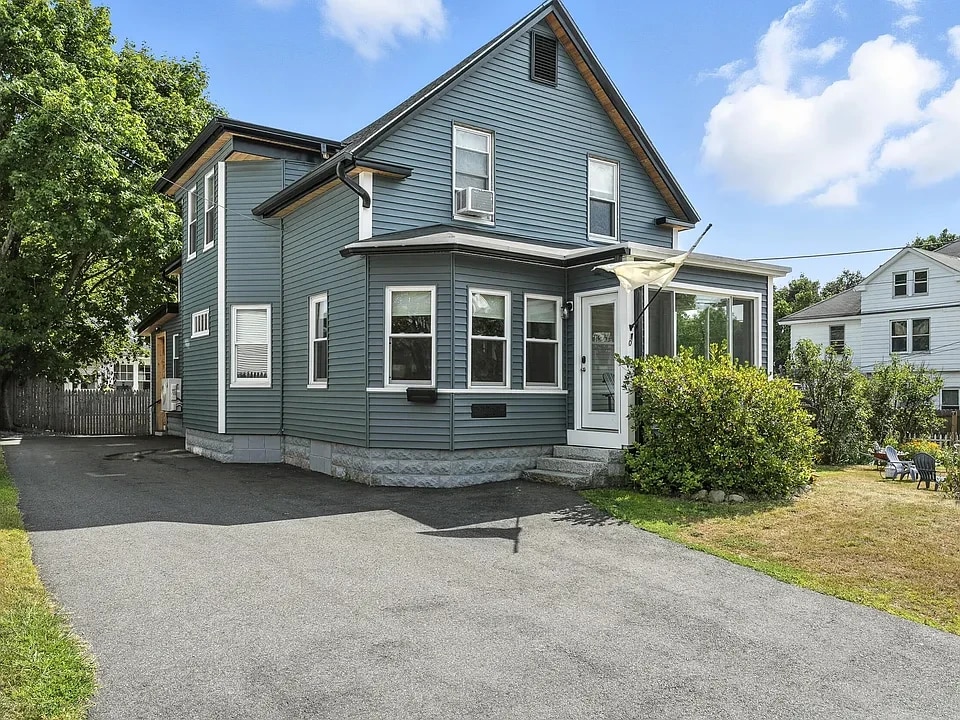10 W Elm St, Unit B in Sanford, ME - Building Photo
