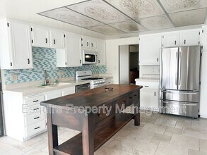 2325 Kingsbridge Ln in Oxnard, CA - Building Photo - Building Photo