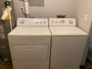 171 W 1st St, Unit 4 in Oswego, NY - Building Photo - Building Photo