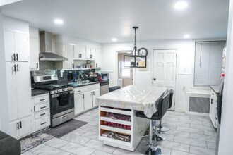 134 Broadway in Jersey City, NJ - Foto de edificio - Building Photo