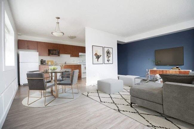 Hillsboro House in Winnipeg, MB - Building Photo - Building Photo