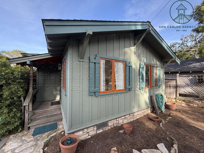 property at 2 7th Ave