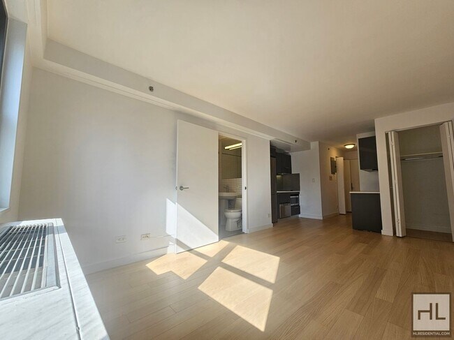 East 39th Street in New York, NY - Building Photo - Building Photo