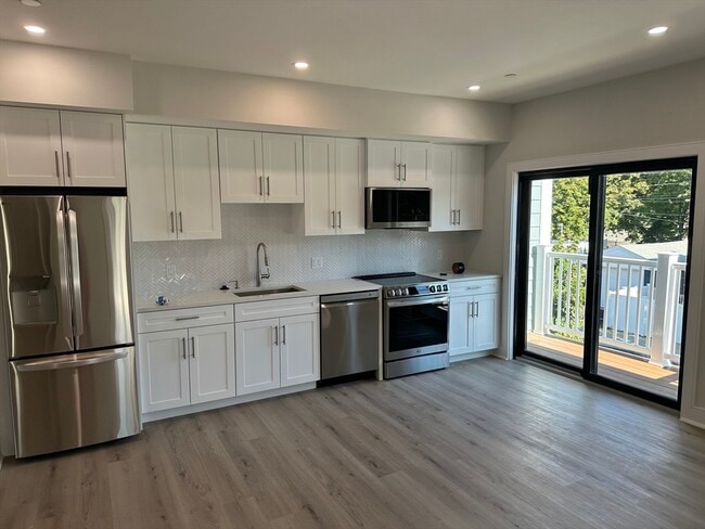 260 Elm St in Everett, MA - Building Photo - Building Photo