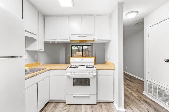 205 Marquette Ave in Niceville, FL - Building Photo - Building Photo
