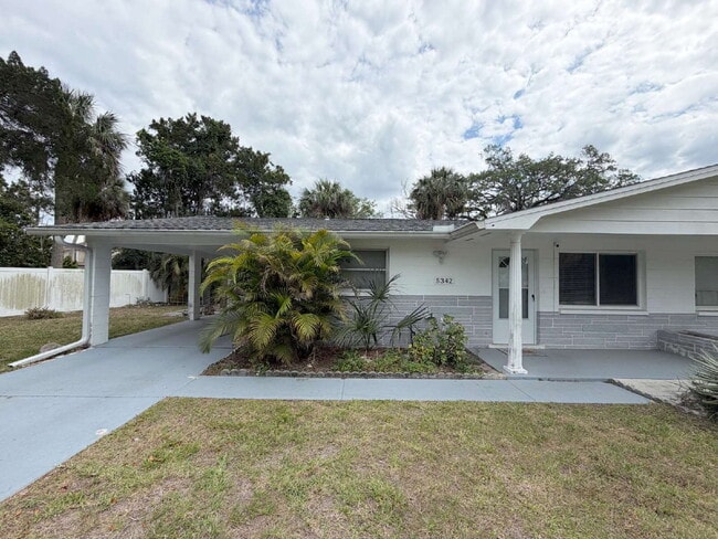5342 Cedar Ln