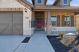 1907 Seminole Dr in Cleburne, TX - Building Photo - Building Photo
