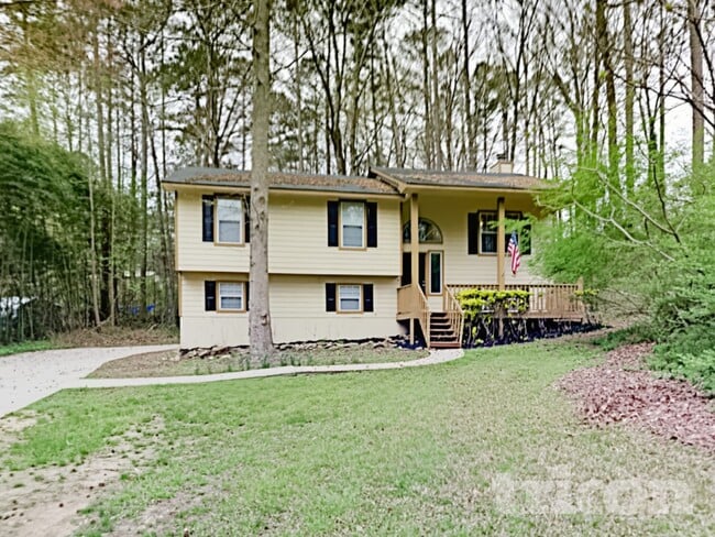 2122 Cedar Creek Ln in Lithia Springs, GA - Foto de edificio - Building Photo