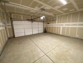 1005 W Sedona Ave in Visalia, CA - Building Photo - Building Photo