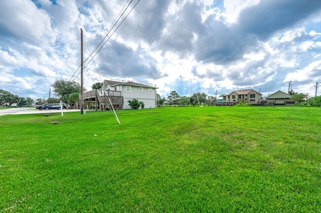 106 Palm Dr in Liverpool, TX - Building Photo - Building Photo