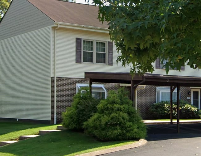 property at 2022 Mary Ellen Ln