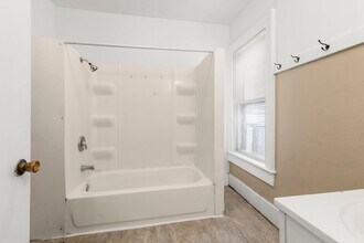 117 W Division St in Fond du Lac, WI - Building Photo - Building Photo