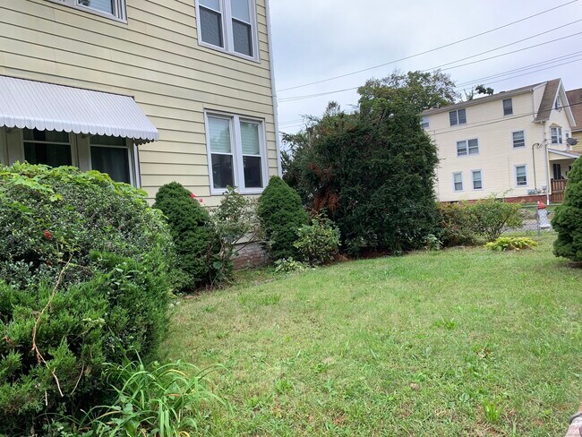 361 Savin Ave in West Haven, CT - Foto de edificio - Building Photo
