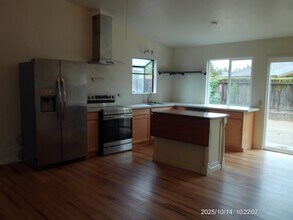 1074 Beechwood St in Yuba City, CA - Building Photo - Building Photo