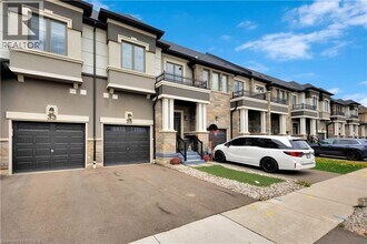 35 Bilanski Farm Rd in Brantford, ON - Building Photo - Building Photo