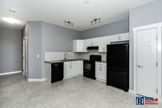 10106-1085A 85 A St in Grande Prairie, AB - Building Photo - Building Photo