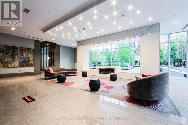 511 Sheppard Ave E in Toronto, ON - Building Photo - Building Photo