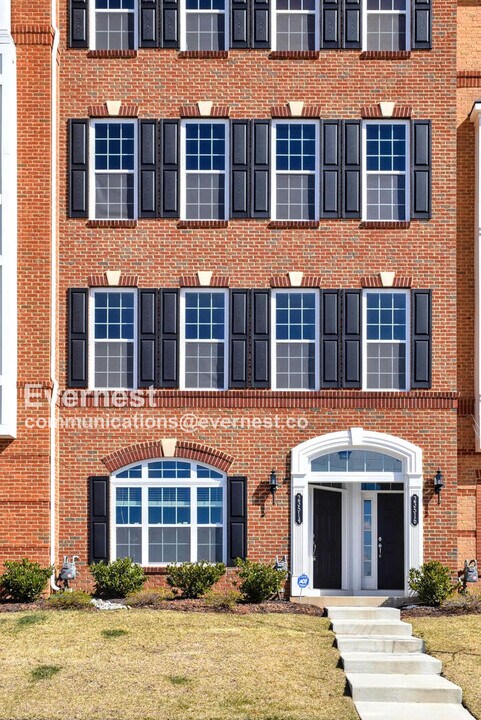 23514 Hopewell Manor Terrace in Ashburn, VA - Building Photo