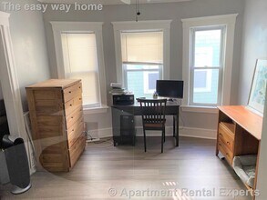 53 Raymond Ave in Somerville, MA - Foto de edificio - Building Photo