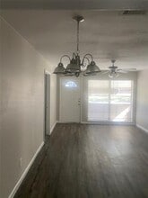 5621 Bluffman Dr in Dallas, TX - Building Photo - Building Photo