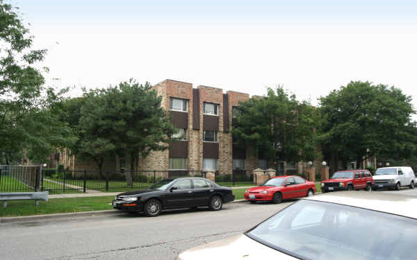 8617 W Foster Ave in Chicago, IL - Building Photo - Building Photo