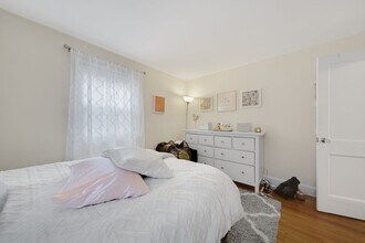 926 Massachusetts Ave in Arlington, MA - Building Photo - Building Photo