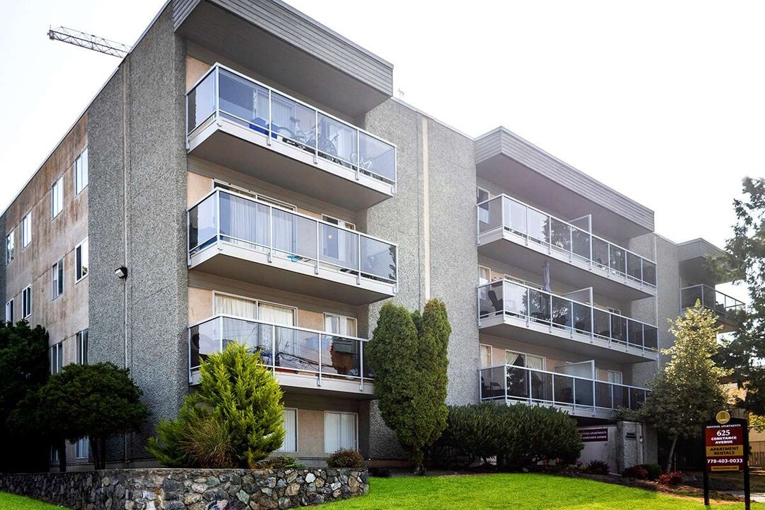 Sentinel Apartments in Esquimalt, BC - Building Photo