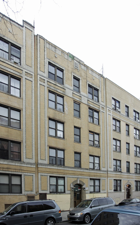 Bedford Park in Bronx, NY - Building Photo