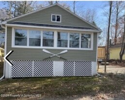 124 1st St in Tunkhannock, PA - Building Photo