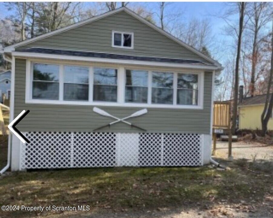 124 1st St in Tunkhannock, PA - Building Photo