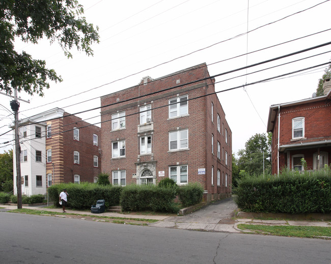 168 Oak St in New Britain, CT - Foto de edificio - Building Photo