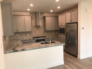 8832 Solo Wy in Elk Grove, CA - Building Photo - Building Photo