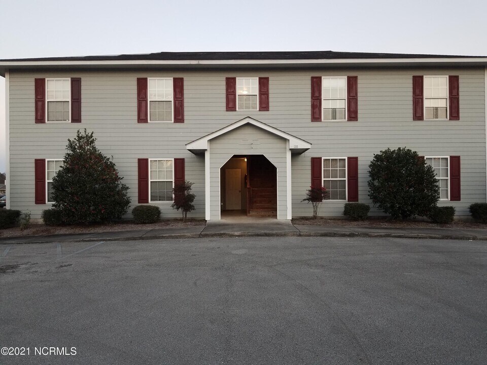 800 Hammock Ln-Unit -2 in Jacksonville, NC - Building Photo