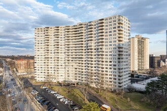 Mediterranean Towers North & South in Fort Lee, NJ - Building Photo - Building Photo