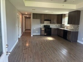 944 7th St NE in Paris, TX - Building Photo