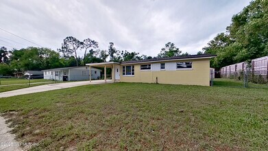 165 Parkwood Dr W in Orange Park, FL - Building Photo - Building Photo