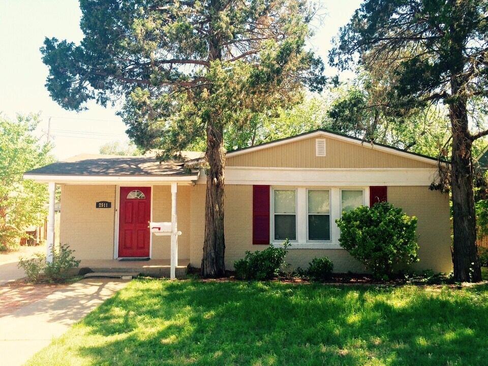 2511 21st St in Lubbock, TX - Foto de edificio