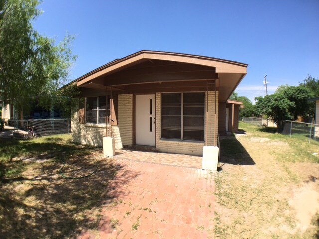 823 S 17th Ave, Unit 110 in Edinburg, TX - Building Photo